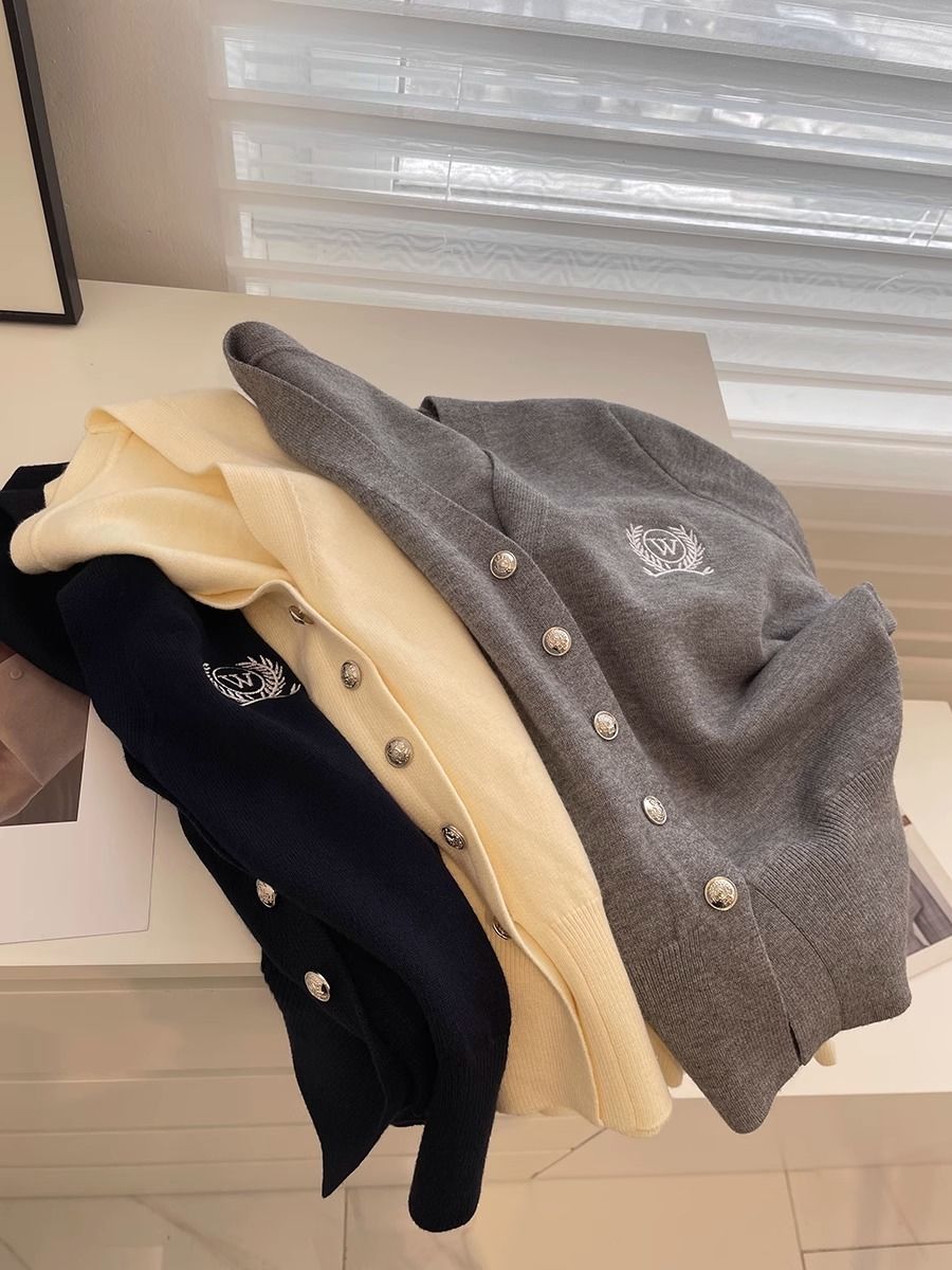 徽章刺繡V領針織開衫女!早春減齡學院風短款顯瘦小個子上衣外套