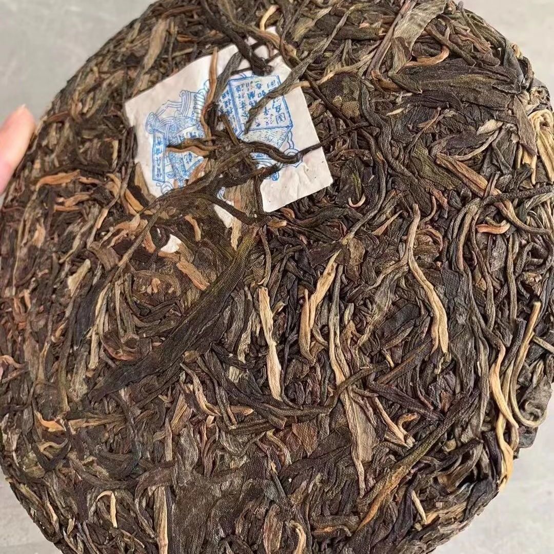 2000年宋聘號圓茶藍票老生茶餅云南勐海普洱茶七子餅茶干倉357克 2000年宋聘號圓茶藍票老生茶餅云南勐海普洱茶七子餅茶干倉357克