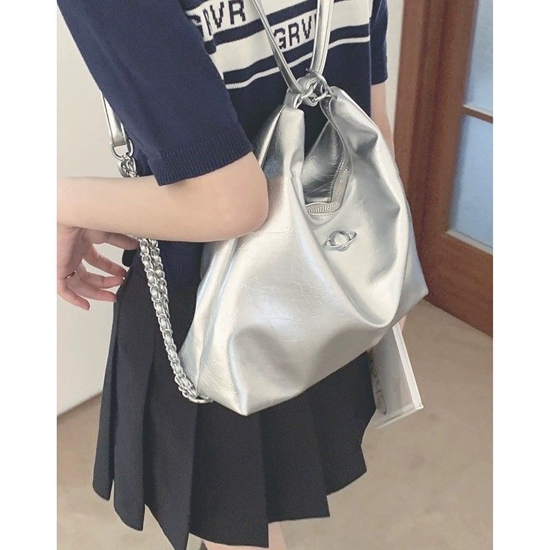 韩国双肩包包女2023新款潮时尚链条水桶包学生上课大容量托特包