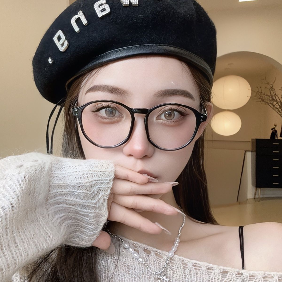 Korean black-framed glasses without makeup, myopia can be equipped with blue light eye protection, round-frame flat mirrors for women with big faces to make them slimmer