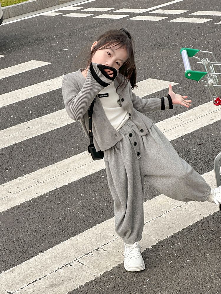 Girls' Suits Children's Autumn Clothing 2023 New Spring and Autumn Style Knitted Tops Girls' Clothes and Jackets Three-piece Trendy Set