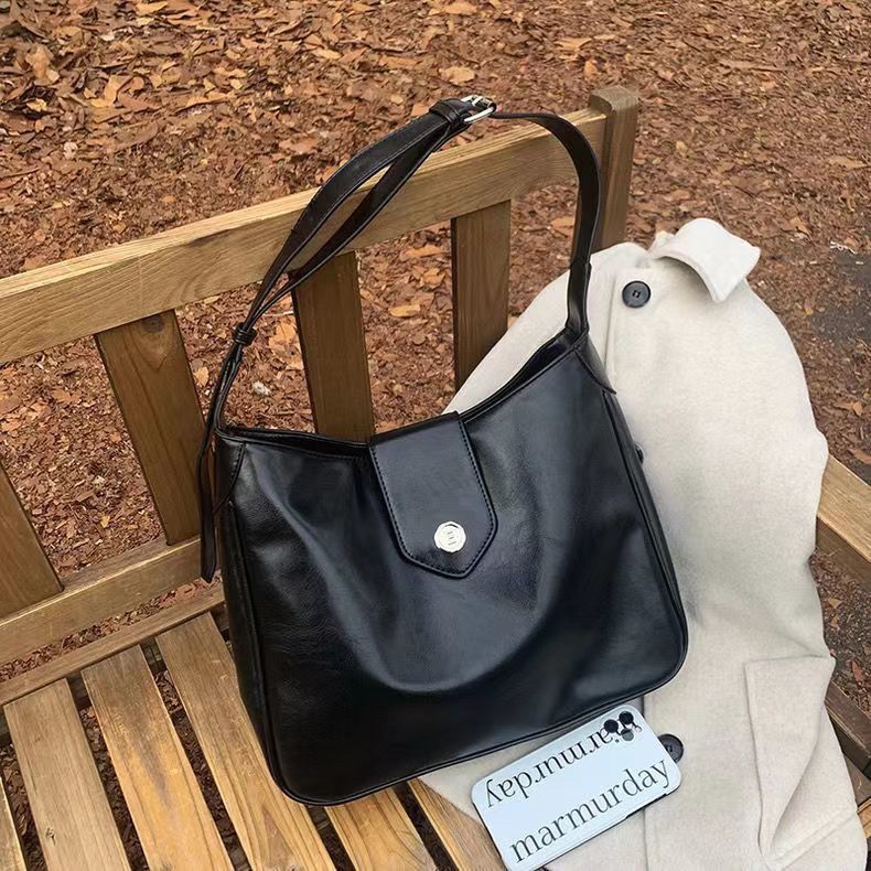 Retro wax leather niche design women's bag Korean autumn and winter new versatile shoulder tote bag large capacity crossbody bag
