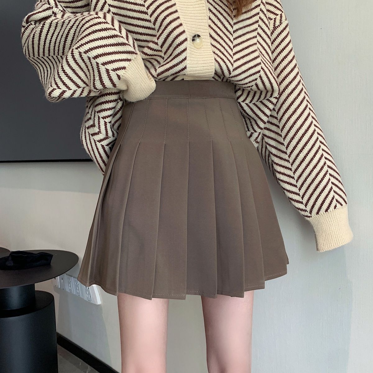 Black high-waisted pleated skirt for women in summer slimming new suit material anti-exposure small A-line short skirt