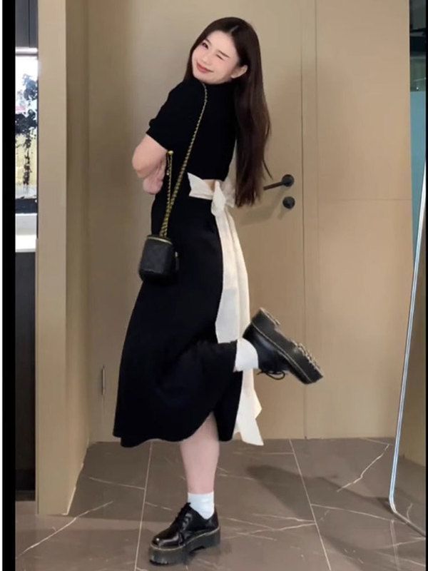 陌伯格大碼後背蝴蝶結長款連衣裙女夏季遮肚顯瘦設計感露腰黑裙