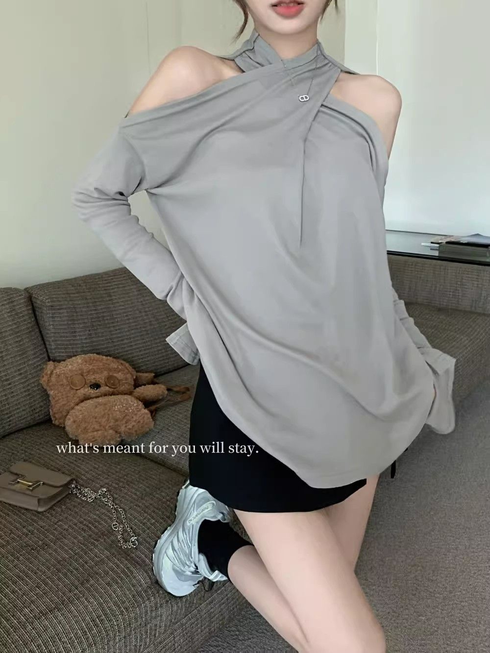 Korean style design cross-over off-shoulder long-sleeved T-shirt for women in early autumn new hot girl temperament loose thin bottoming top