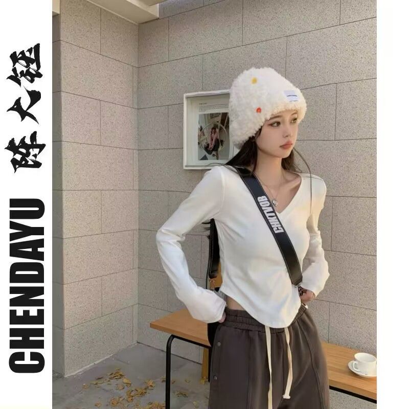 咖色復古休閒長袖T恤女秋季2023新款修身短款V領百搭簡約辣妹上衣