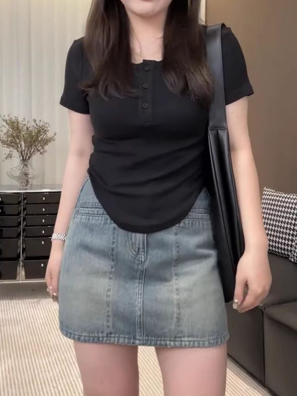 陌伯格大碼高級胖妹妹設計感不規則黑色正肩短袖T恤紐扣修身顯瘦