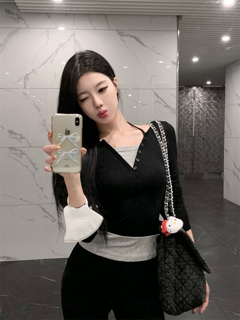 甜辣妹撞色拼接長袖內搭T恤女秋季小眾修身假兩件掛脖打底衫上衣