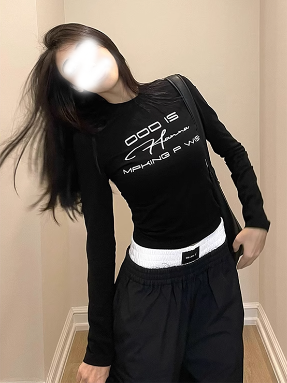 2023年美式辣妹半高領打底衫女早秋字母印花長袖t恤正肩上衣ins