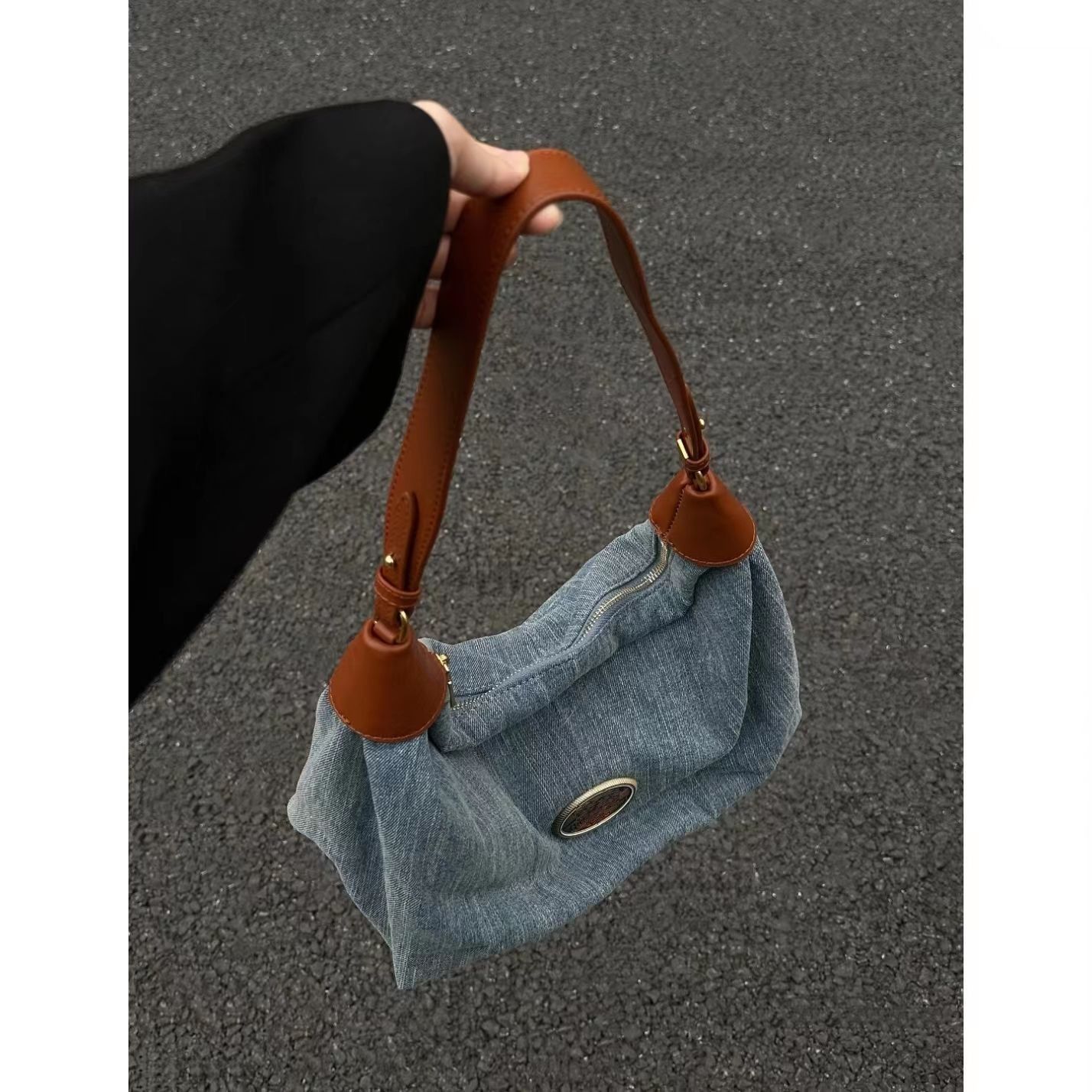 Retro niche denim armpit bag for women 2024 new contrast color large capacity tote bag versatile shoulder bag for women