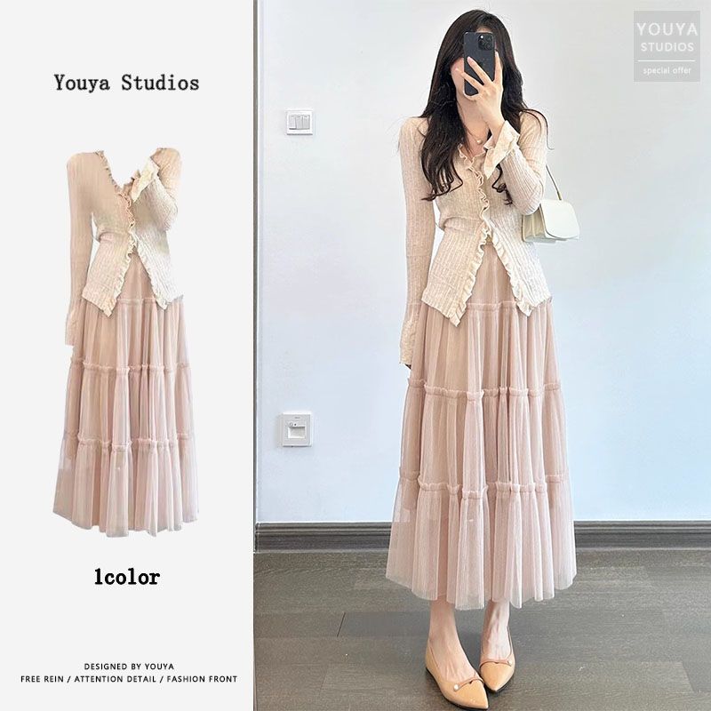 Sweet and gentle style fashion suit for women in autumn, ear-rimmed long-sleeved top, age-reducing mesh skirt, two-piece set