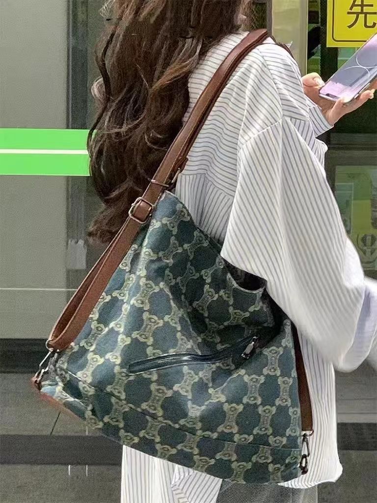 Bags for women, retro commuter large-capacity tote bag, niche printed backpack, high-end single shoulder crossbody bag for women