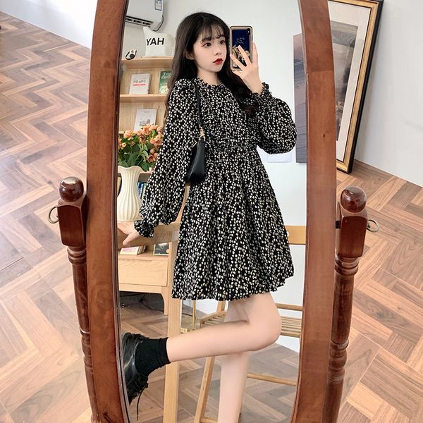 秋季連衣裙法式秋冬復古赫本風收腰修身裙子女長袖碎花連衣裙