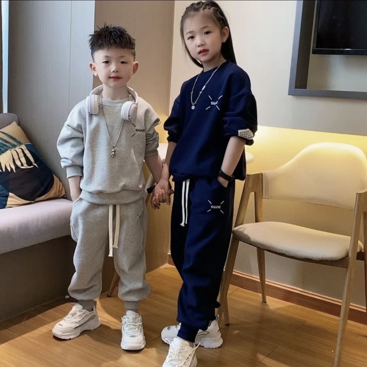 Boys and girls autumn suits 2023 new sisters and brothers fashionable sweatshirt two-piece set children's handsome and stylish autumn clothes