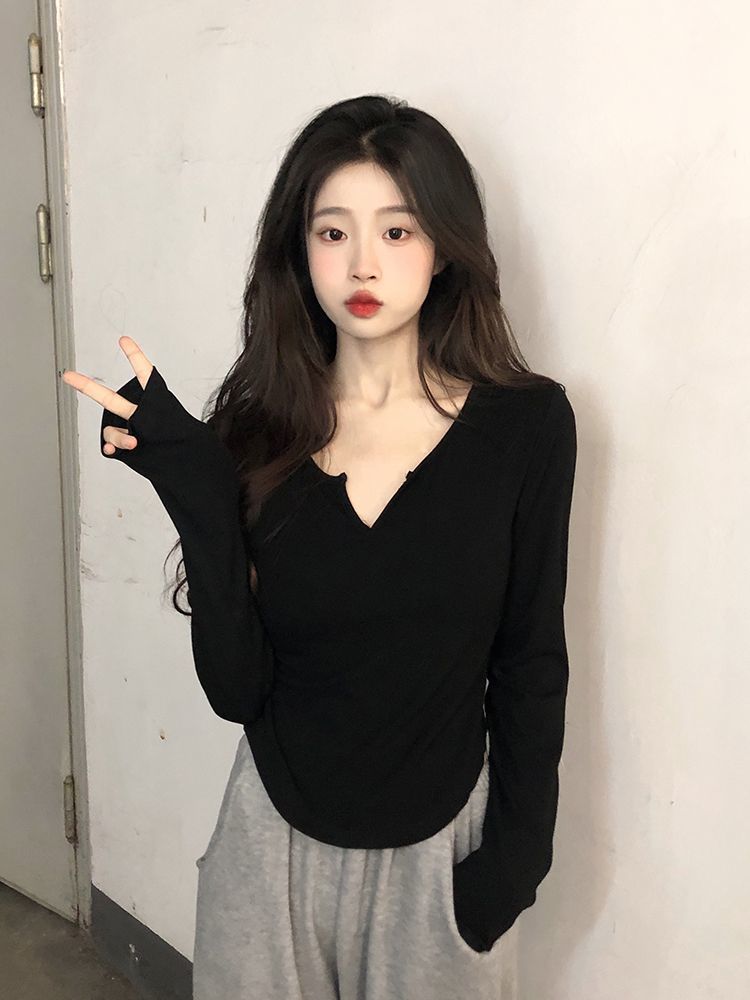 設計感小眾上衣女秋冬季2023新款修身短款長袖T恤黑色辣妹內搭V領