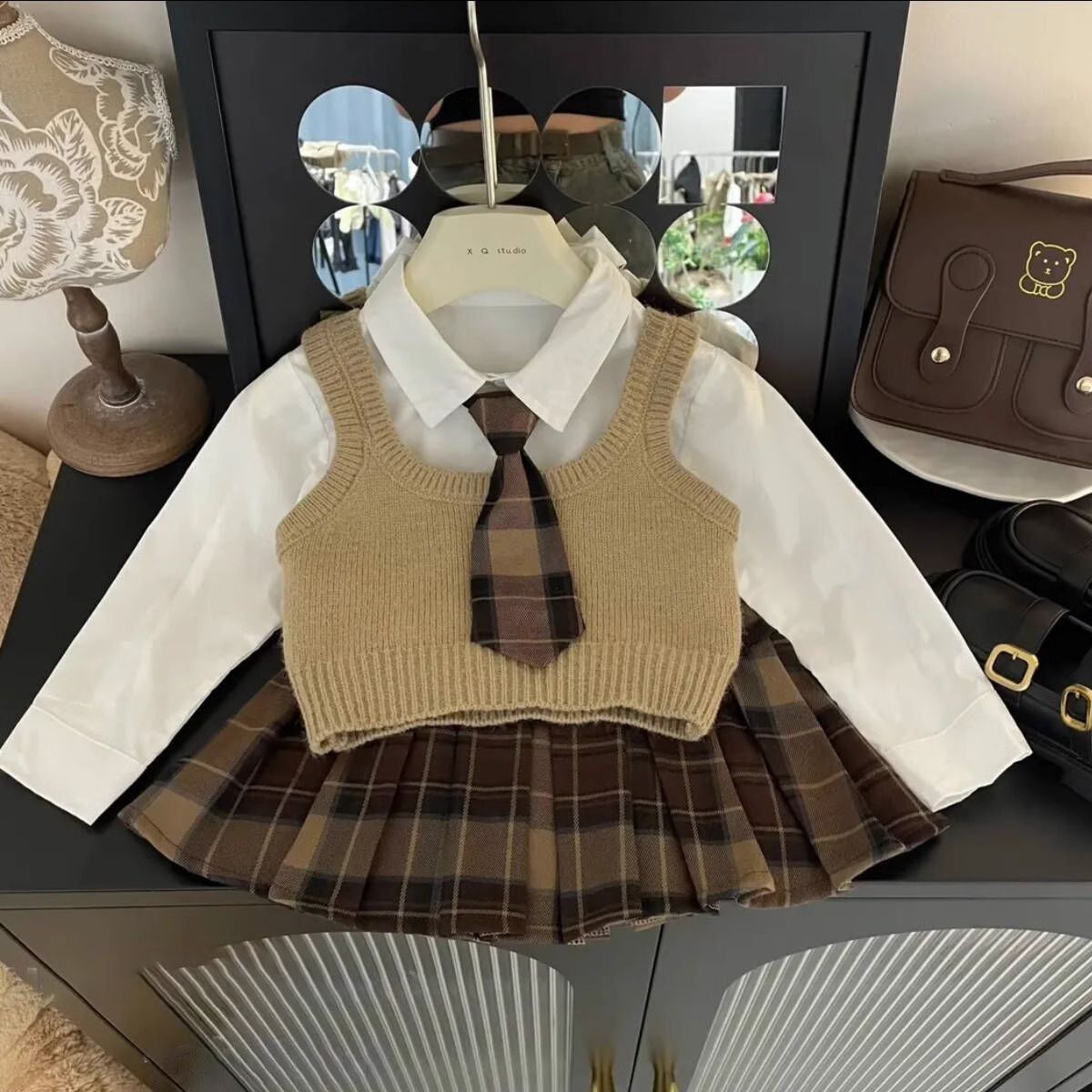 Children's clothing girls' suits 2023 new autumn fashion popular early autumn style pleated skirt three-piece set baby autumn clothing