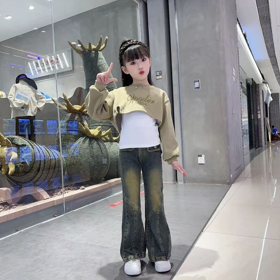 女童秋装三件套2023新款韩版时髦背心卫衣秋季喇叭牛仔裤网红套装