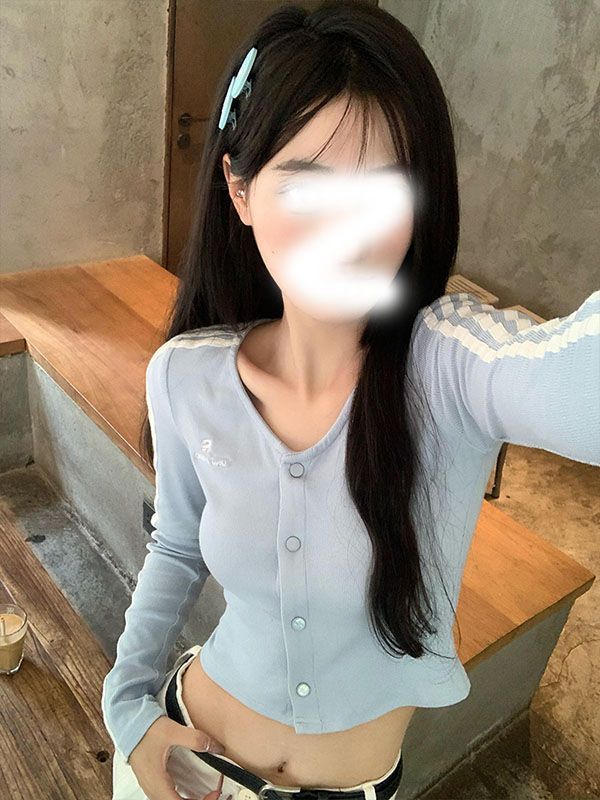 2023年V領開衫長袖t恤女秋季穿搭設計感修身洋氣減齡甜辣上衣