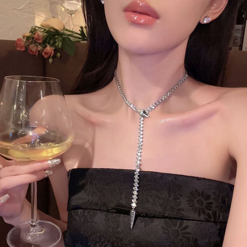 蛇形项链女款新款轻奢小众欧美高级感锁骨链颈链装饰配饰