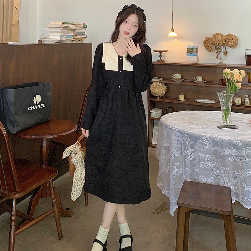 赫本風氣質燈芯絨長袖連衣裙女春秋新款收腰顯瘦中長款法式長裙子