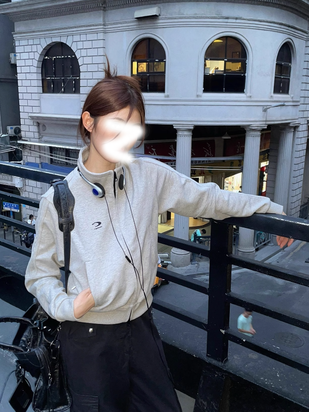 2023 American style retro gray sports short jacket women's spring and autumn design sense double zipper stand collar jacket tops