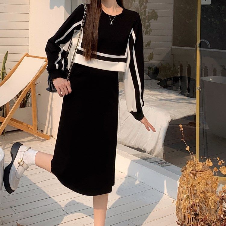 Fake two-piece black and white color-blocked sweatshirt dress for women in spring and autumn, loose, slim, elegant, design, large size casual long skirt