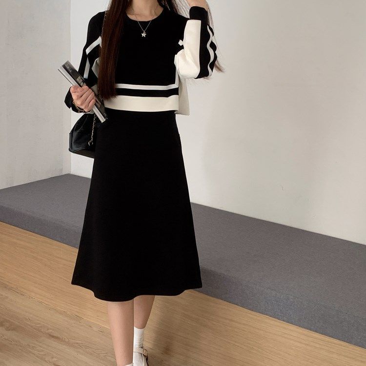 Fake two-piece black and white color-blocked sweatshirt dress for women in spring and autumn, loose, slim, elegant, design, large size casual long skirt