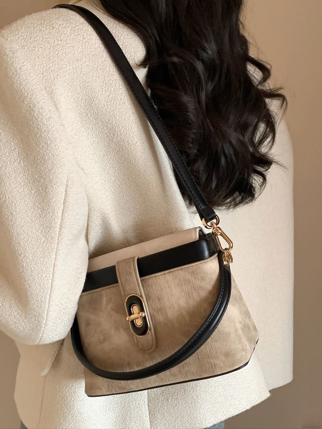 Retro high-end color matching box bag 2024 new niche gray tone time box bag commuter portable shoulder bag