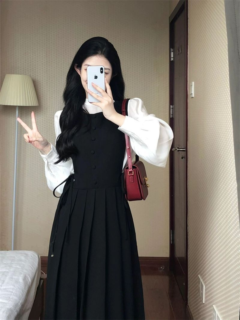 法式赫本風背心連衣裙女秋季2023新款收腰顯瘦中長款無袖百褶裙子