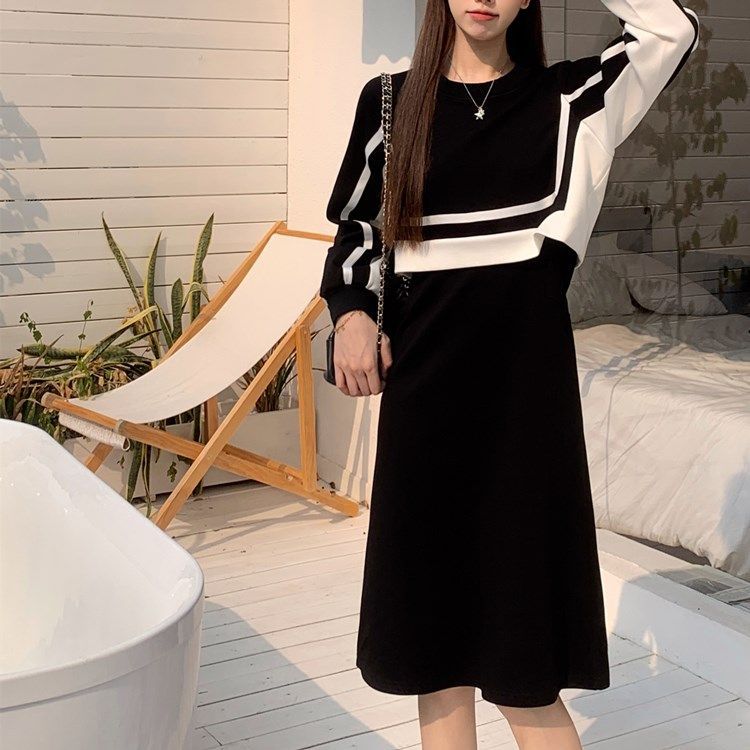 Fake two-piece black and white color-blocked sweatshirt dress for women in spring and autumn, loose, slim, elegant, design, large size casual long skirt