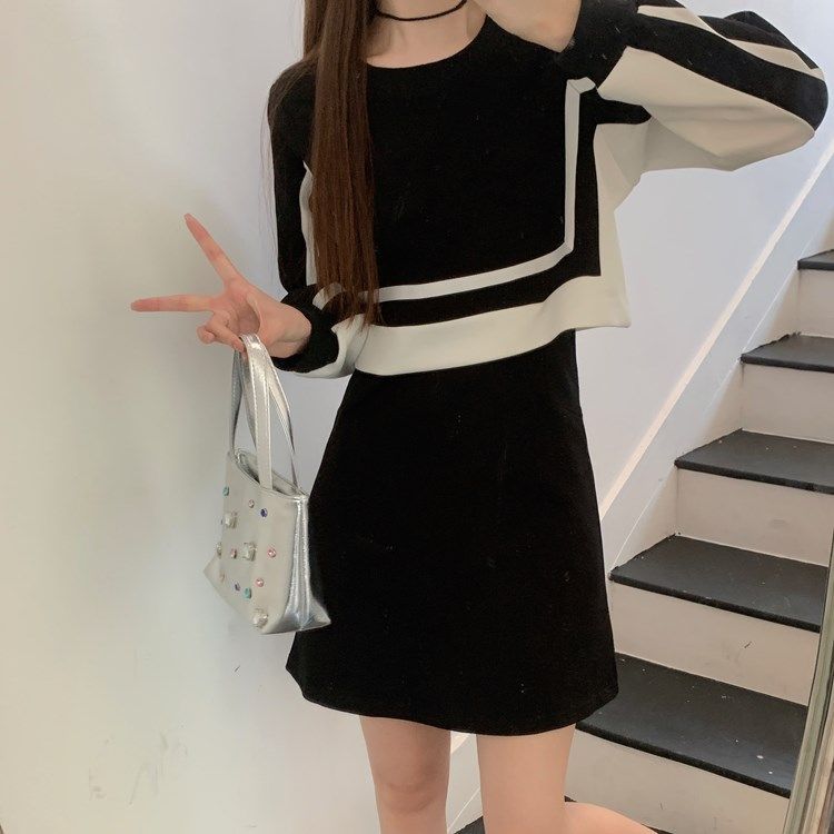 Fake two-piece black and white color-blocked sweatshirt dress for women in spring and autumn, loose, slim, elegant, design, large size casual long skirt