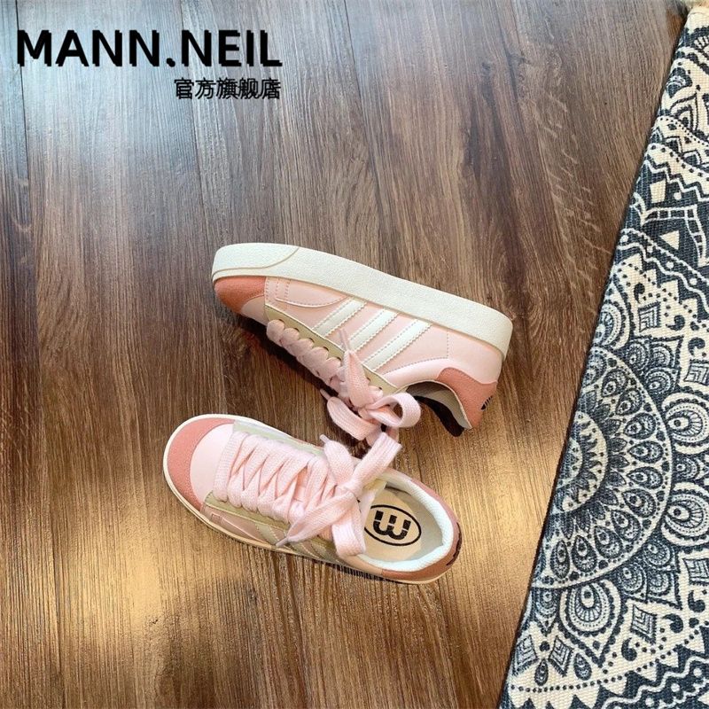 Mann Neil三道斜槓平底舒適芭慕秀真軟皮休閒板鞋女~超可愛小白鞋