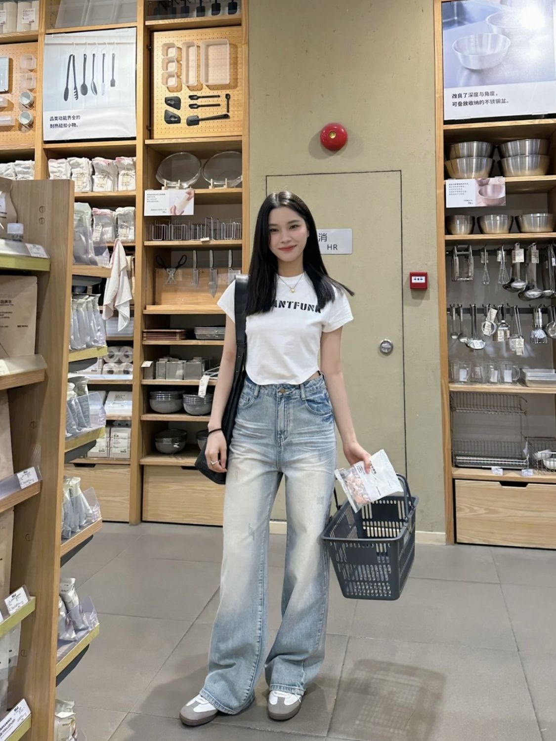 淺色闊腿牛仔褲女2023秋季新款復古做舊寬鬆慵懶感直筒垂感拖地褲