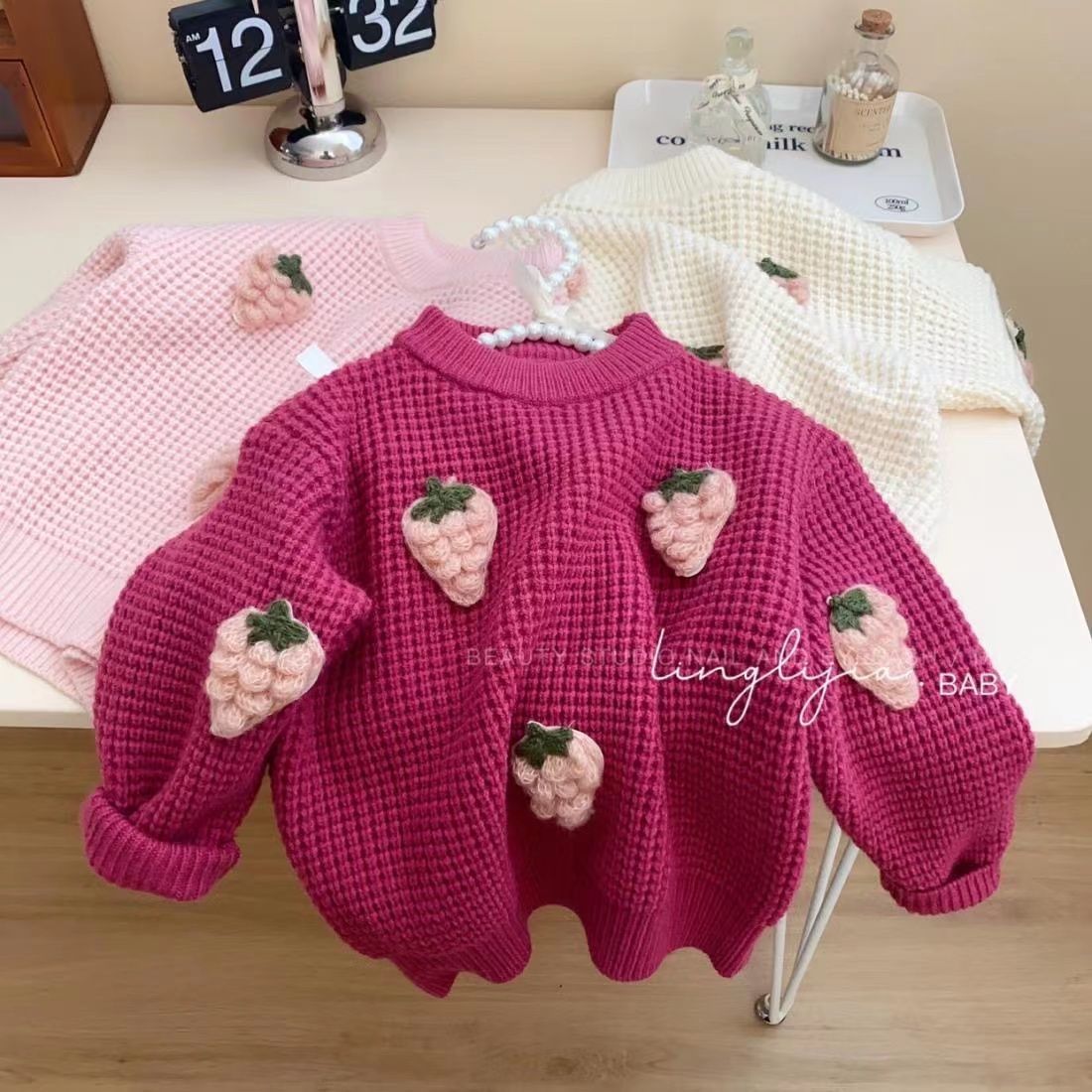 韩版童装冬季女童针织毛衣时尚立体圆领女孩百搭草莓上衣