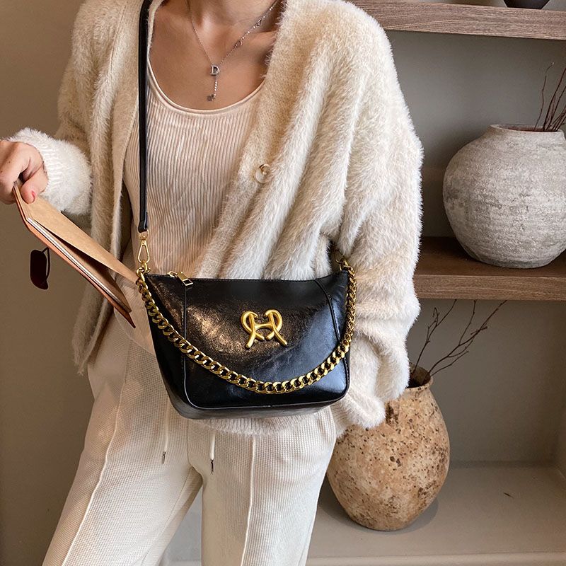 Women's Small Chain Crossbody Shoulder Bag Versatile Design_voghion.com