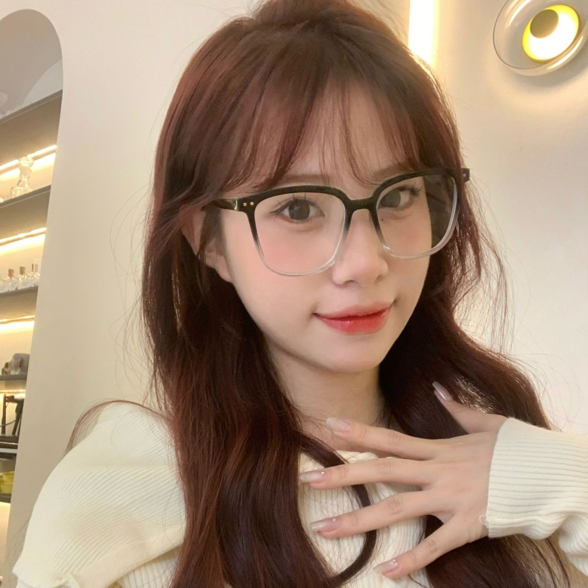 Gradient black frame glasses for women without makeup, ultra-light large frames that show face, small anti-blue light myopia eye frames for women with big faces and slimming