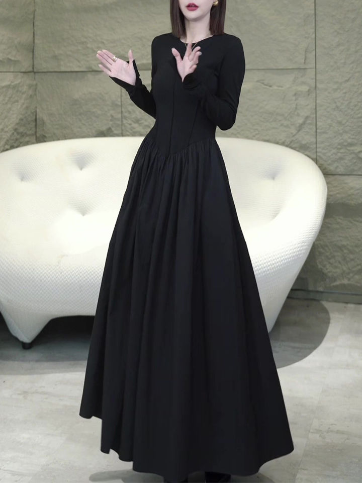 高级感时尚黑色长袖连衣裙2023秋季新款轻奢简约修身显瘦打底长裙
