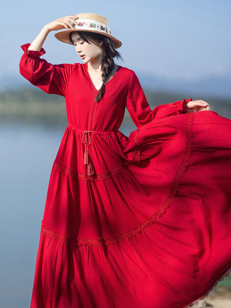 秋冬季新款民族风长袖V领蕾丝花边红色抽绳显瘦连衣裙大摆长裙女