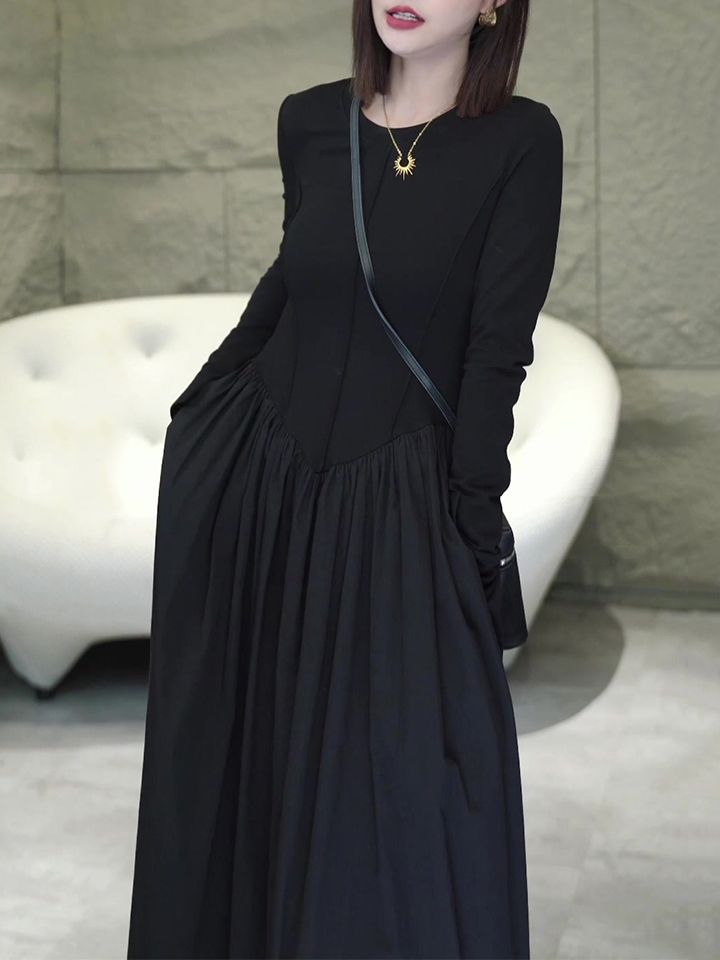 高级感时尚黑色长袖连衣裙2023秋季新款轻奢简约修身显瘦打底长裙