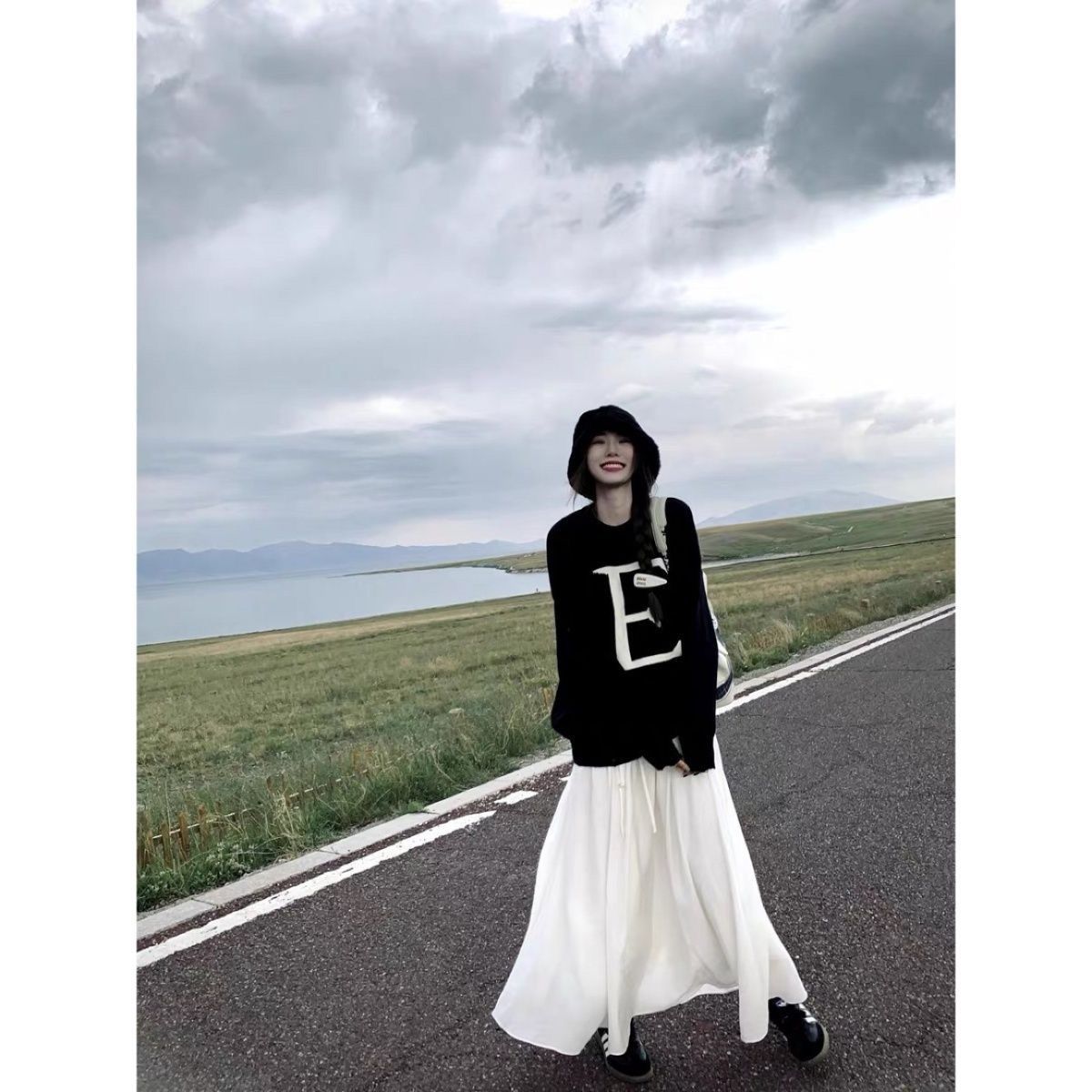 小君君布蘭妮 鬆弛感羊毛字母設計感破洞毛衣女秋裝新款針織外套