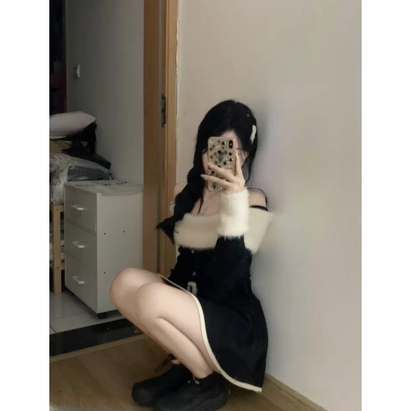 2023 autumn and winter new style sweet and pure sexy hot girl one-shoulder waist slimming knitted sweater long-sleeved dress for women