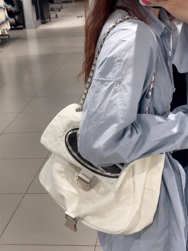 銀色托特包女大容量通勤包高級感質感手抓紋褶皺軟皮鏈條流浪包