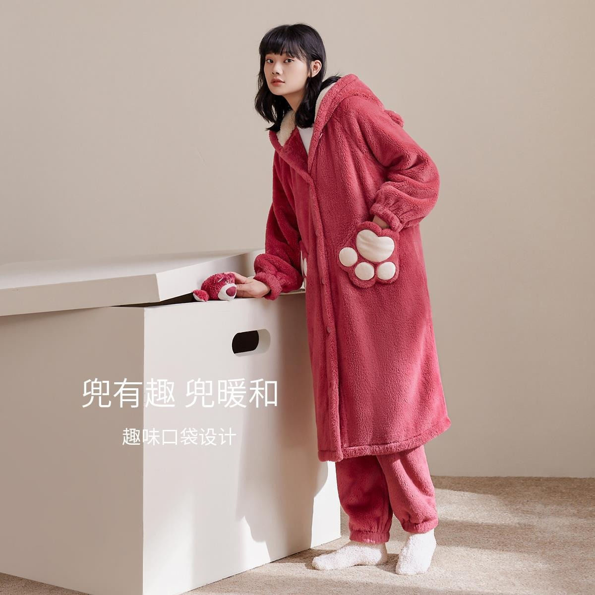 珊瑚絨睡袍長款女秋冬季加絨加厚法蘭絨可愛迪士尼草莓熊睡衣套裝