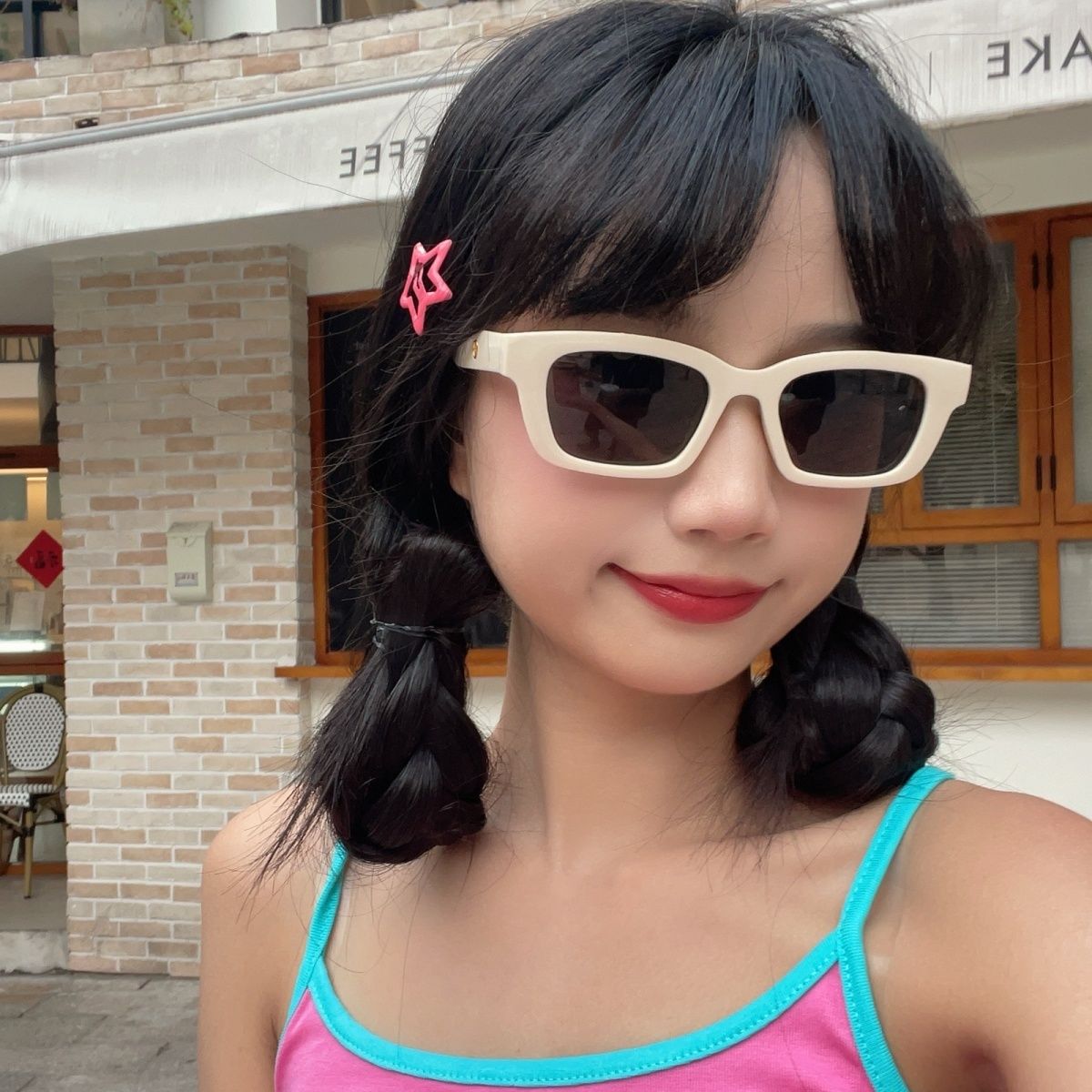 2023 New European and American Retro Small Frame Cat Eye Sunglasses Women's Ins Square and Round Face Beige Sunglasses High-end