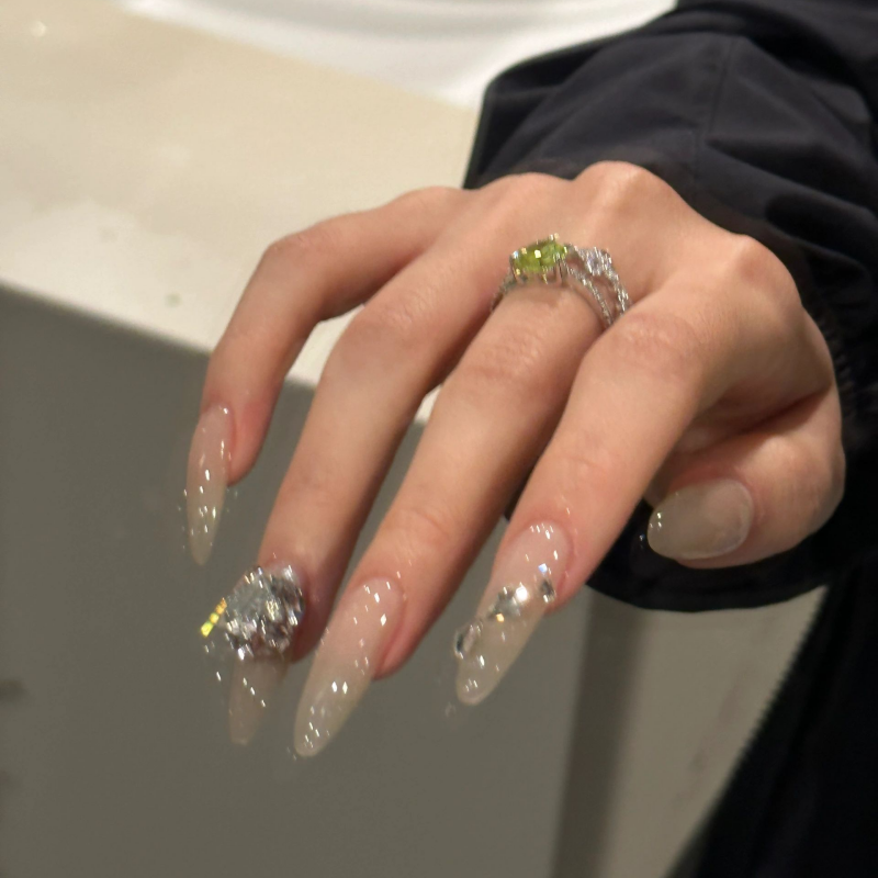 Nail家純手工冰裸色美甲小紅書同款爆閃高端冷杏色方糖閃鑽穿戴甲