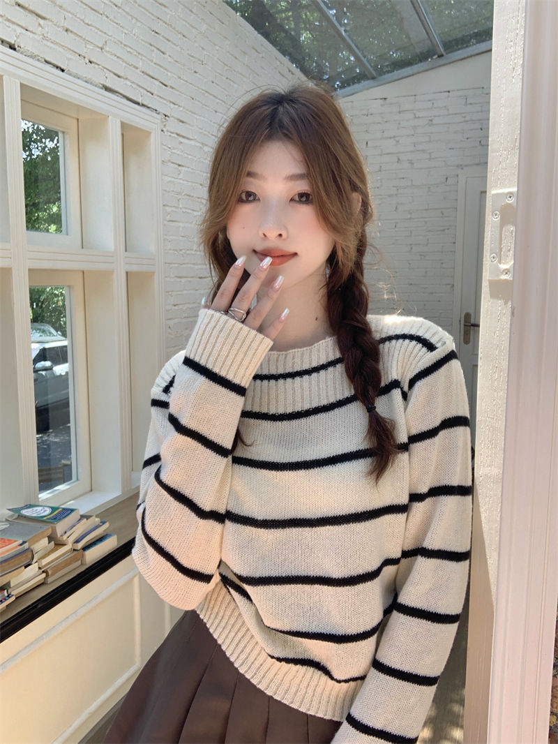 Striped sweater women's autumn 2023 new design pleated round neck contrasting loose slim long-sleeved top