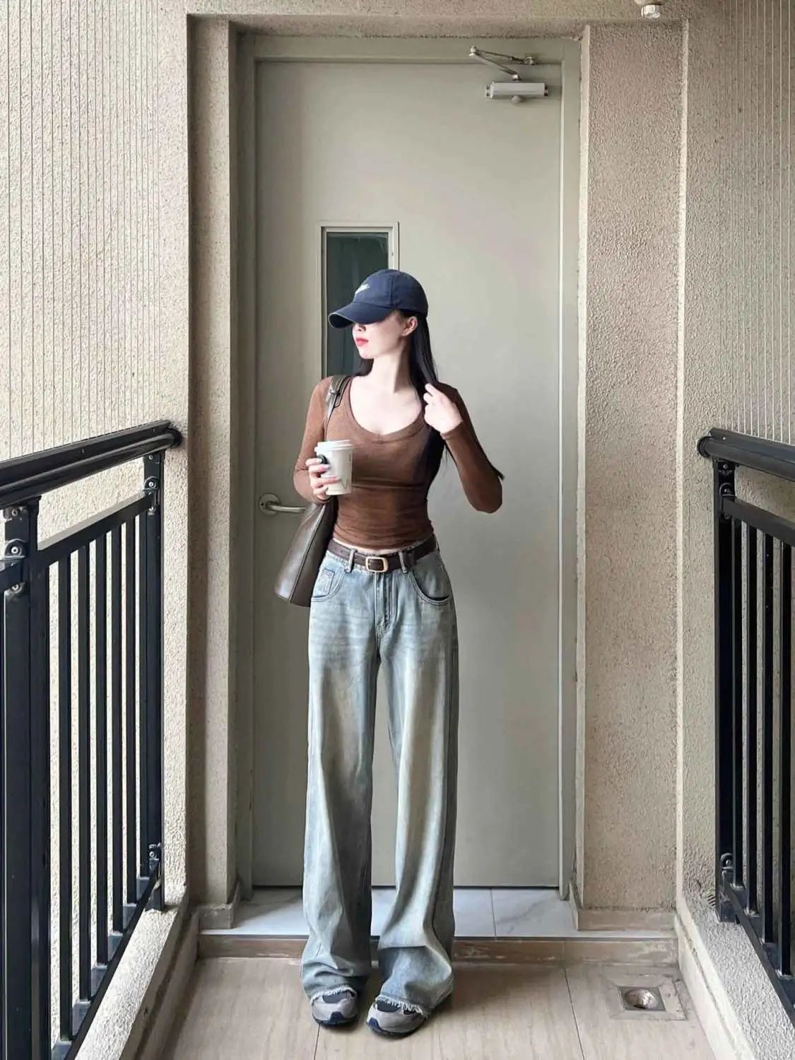 美式辣妹牛仔褲女秋季新款高腰直筒闊腿褲梨形身材毛邊寬鬆拖地褲