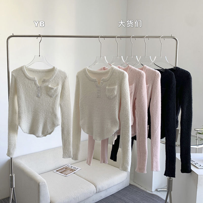 Women's autumn and winter knitted sweaters under the base, high-end, chic and unique small tops with niche v-neck sweaters