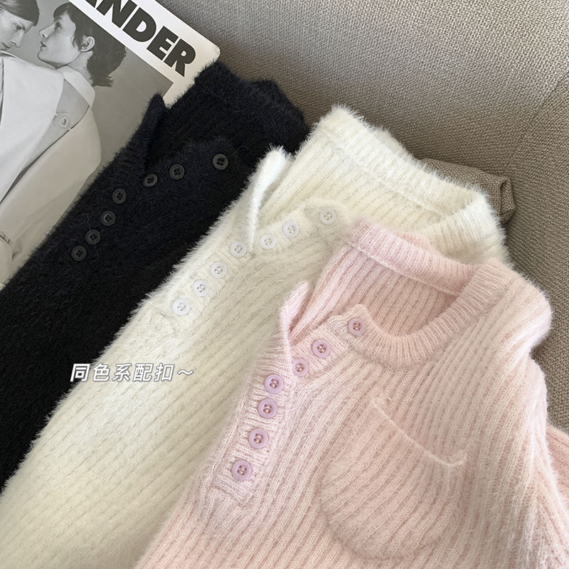 Women's autumn and winter knitted sweaters under the base, high-end, chic and unique small tops with niche v-neck sweaters