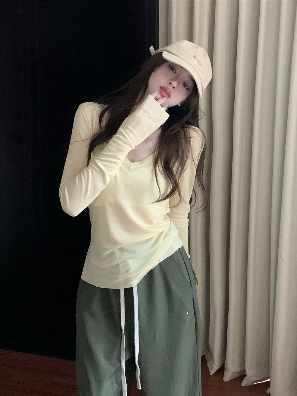 長袖T恤女秋季淡黃色休閒v領寬鬆薄款慵懶罩衫設計感小眾防曬上衣